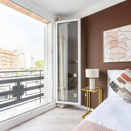 Lumineux Est -ii Appartement