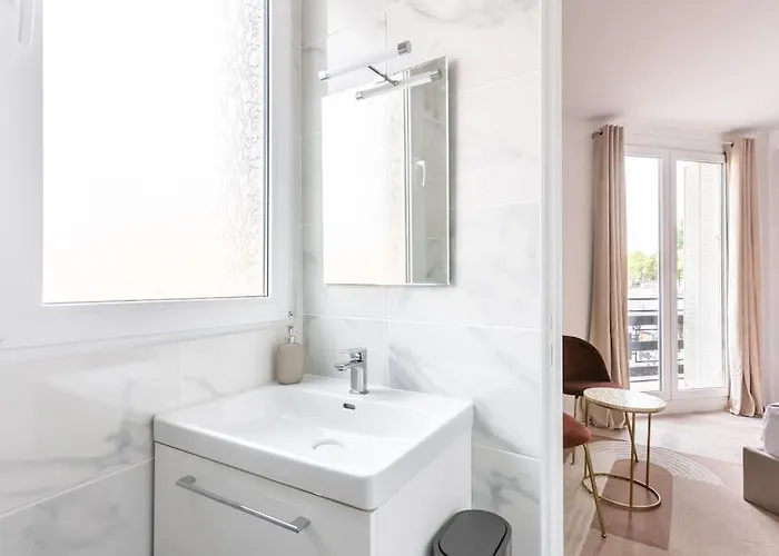 Lumineux Est -ii Appartement
